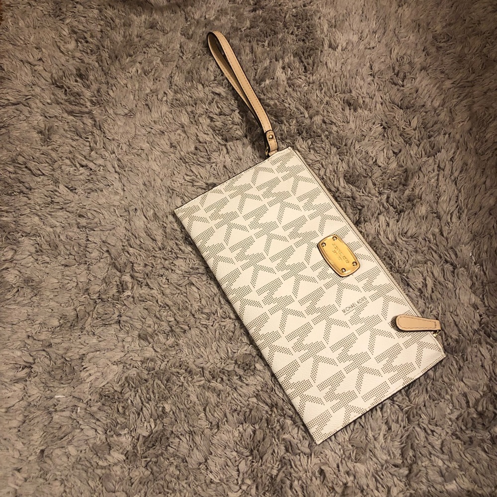 Michael Kors wristlet